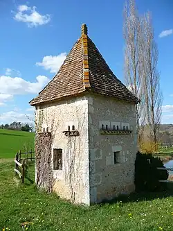 Pigeonnier à Montagnac-la-Crempse.