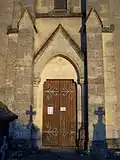Le porche de l'église (mars&nbsp;2010).