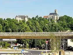 Le château et la collégiale.