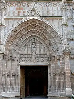 Portail occidental terminé en 1459.