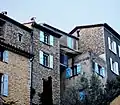 Maisons en hauteur à Montbrun.