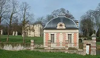 Pavillon d'angle restauré (mars 2005).