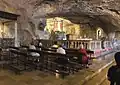 Intérieur de la basilique Saint-Michel-Archange à Monte Sant'Angelo.