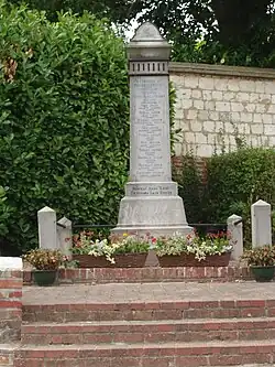 Le monument aux morts.