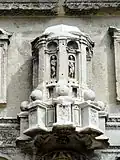 Dais au-dessus du trumeau.