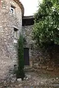 Tour d'angle sud-est du château, juillet 2015.