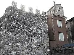 Remparts du XIIe siècle (courtine nord), décembre 2010.