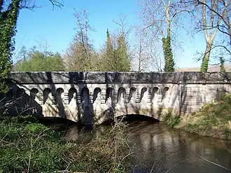 Façade sud du pont-canal.