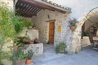 Lavoir et fontaine.