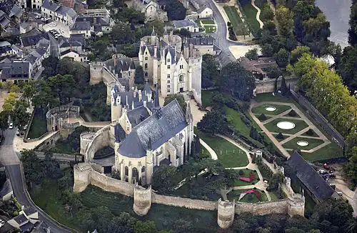 Vue aérienne du château de Montreuil-Bellay.