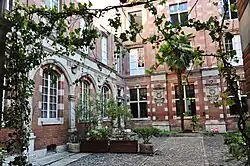 Cour