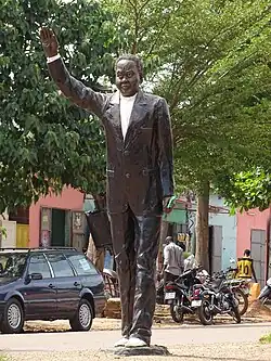 Statue du Président Mathieu Kérékou.