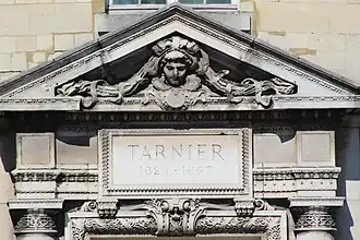 Détail du fronton.
