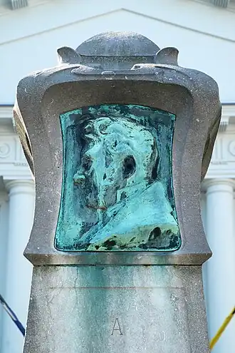 Le médaillon en bronzeà l'effigie de Frédéric de Merode.