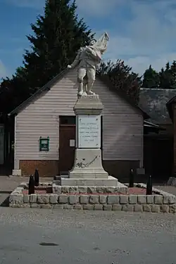Le monument aux morts.