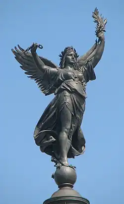 Détail de la statue.