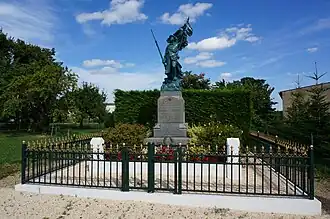 Le monument aux morts.