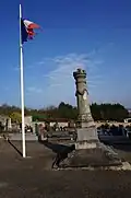 Le monument aux morts du cimetière.