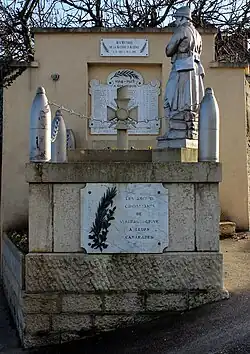 Le monument aux morts.