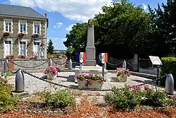 Le monument aux morts.
