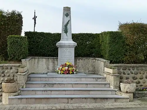 Le monument aux morts.