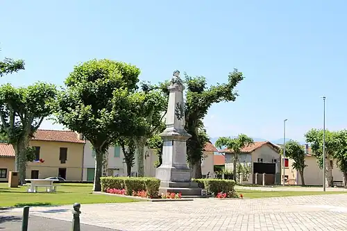Monument aux morts.