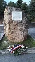 Monument aux morts au rond-point des Trois-Lucs