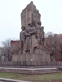 Monument à l'établissement de l'U.R.S.S. classé.