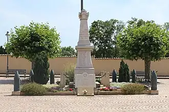Monument aux morts.
