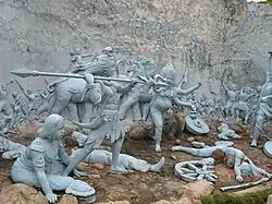 Monument montrant le Hari-Hor Yuddha historique sur la colline d'Agnigarh, à Tezpur.