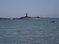 Le rivage à marée haute.