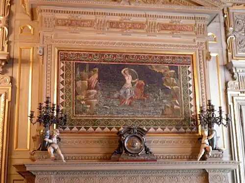 L'Enlèvement d'Europe, mosaïque issue des fouilles de Stabies, opus tessellatum (Ier&nbsp;siècle, placée au-dessus de la cheminée dans la salle des gardes)
