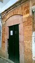 Porte d'entrée.