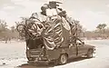 Un véhicule lourdement chargé sur l'autoroute A1 qui relie Beitbridge et Masvingo (2006)