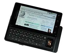 Motorola Droid&nbsp;(en), un coulissant QWERTY large.