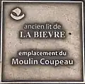 Moulin Coupeau, plaque située au niveau du 26, rue Geoffroy-Saint-Hilaire.