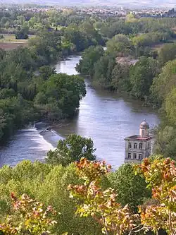 Le moulin de Bagnols, construit en 1827 par Jean-Marie Cordier pour capter les eaux de l'Orb.