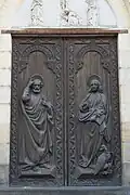 Portail avec saint Pierre et saint Jean.