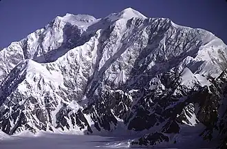 Le mont Logan vu du sud-ouest.