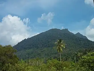 Le mont Ranai, point culminant des îles Natuna (1 035 m).