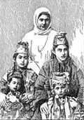 Femme juive et ses filles (vers 1900).