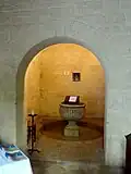 Nef, vue vers le nord dans la chapelle baptismale.