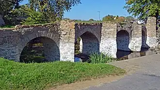 Vue est (amont), côté chaussée.