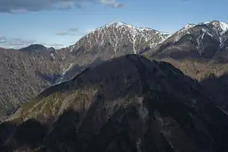 Vue du mont Hiru depuis la crête de Nabewari.