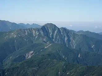 Vue du mont Shiomi depuis le mont Aino.