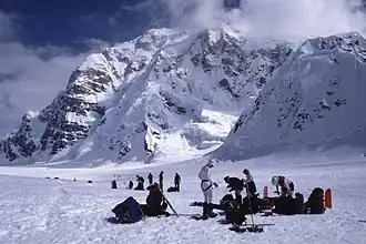 Vue du mont Hunter depuis le camp de base Kahilta, au nord-ouest.