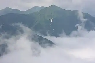 Vue du mont Satsunai depuis le mont Tokachiporoshiri.