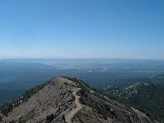 Vue depuis le sommet en direction du sud.