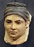 Portrait funéraire. Égypte romaine, IIe&nbsp;siècle. Plâtre peint. Liebieghaus