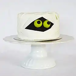 Gâteau en forme de momie, sur le thème d'Halloween.
